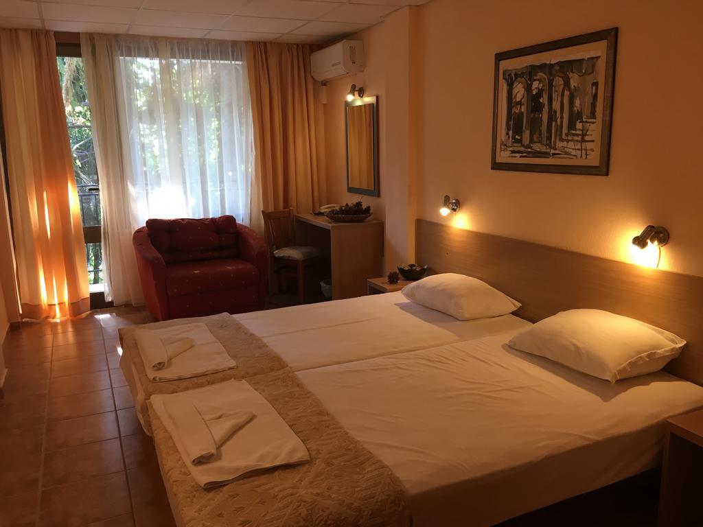 Park Hotel Briz Golden Sands Eksteriør billede